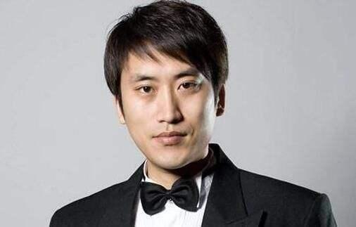 吴云飞家庭背景,出身寒门，逆袭人生，揭秘他的家庭背景与奋斗历程